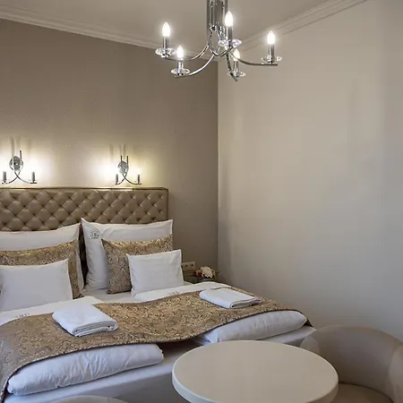 Nador Rezidencia 3* Győr