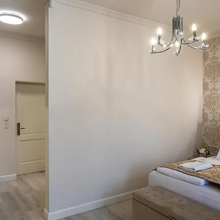 Nador Rezidencia Lägenhetshotell Győr