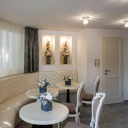 Nador Rezidencia 3* Győr