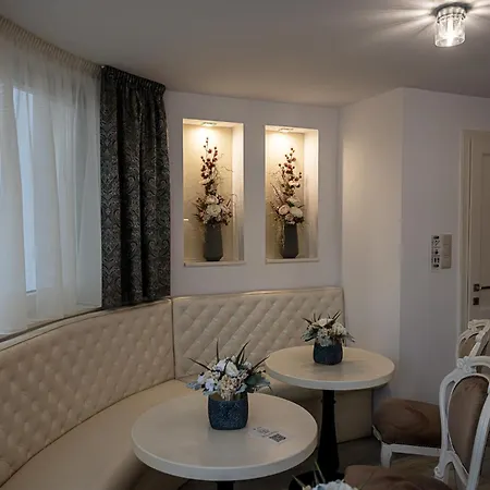 Lägenhetshotell Nador Rezidencia 3*